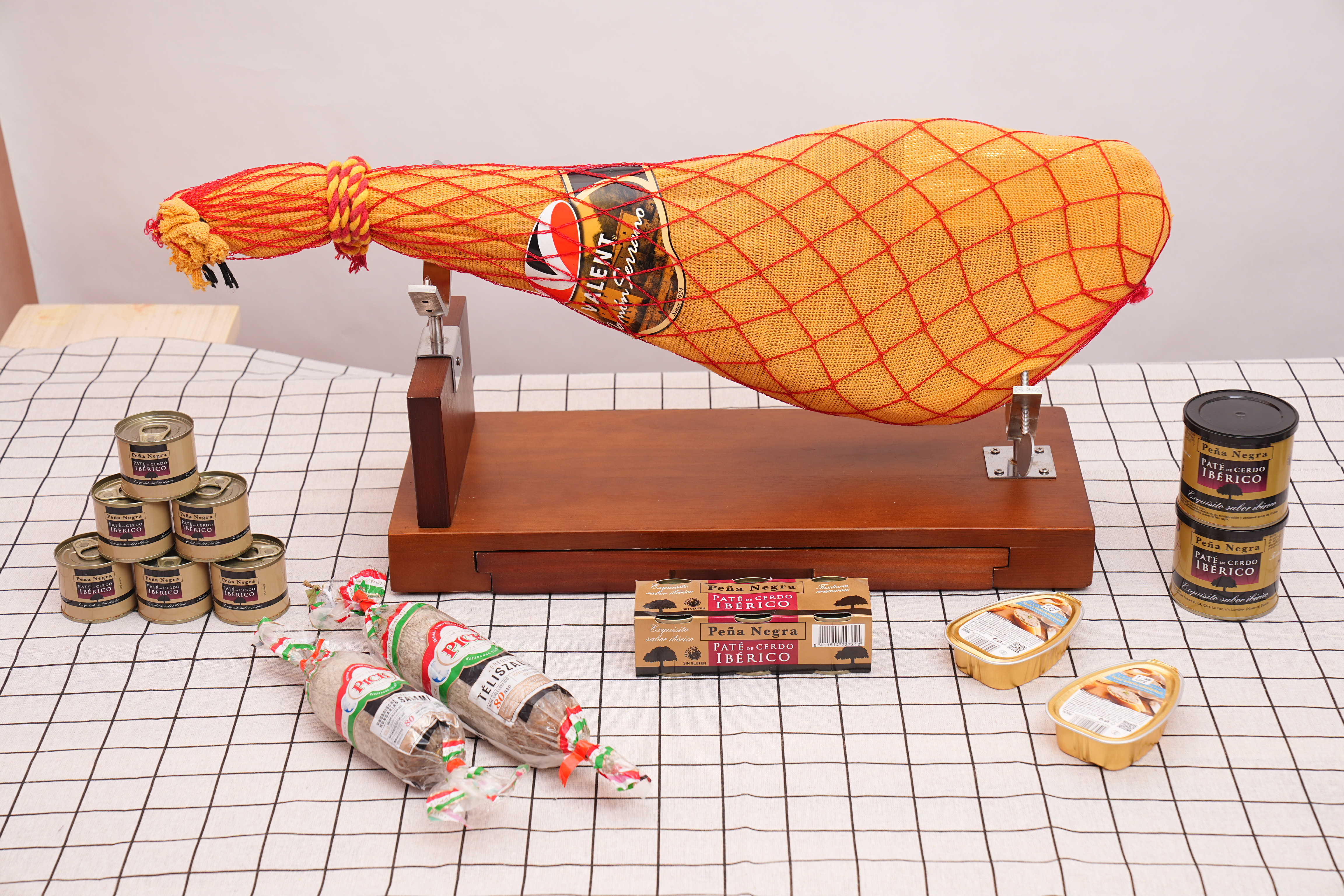 dui-heo-muoi-jamon-serrano-valent-65kg